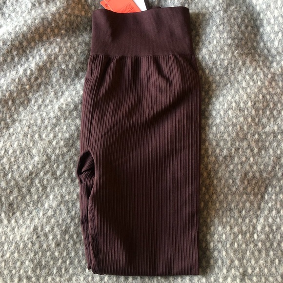 BNWT - H&M Seamless Sports Leggings (Plum) - Picture 4 of 4